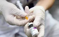 Đình chỉ công tác cán bộ liên quan đến vụ chi tiền để tiêm vaccine "thần tốc"