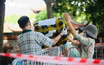 Hàng trăm lượt tiếp tế nhu yếu phẩm cho 2 phường cách ly Văn Miếu, Văn Chương