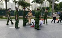 Hà Nội: Khởi tố đối tượng “thông chốt”, đâm xe vào chiến sĩ công an