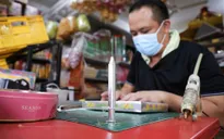 Malaysia: Bán vaccine COVID-19 bằng giấy để cúng tế cho người chết