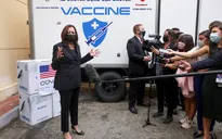 Việt Nam tiếp nhận hàng trăm nghìn liều vaccine Pfizer do Mỹ trao tặng