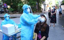 Mở rộng phong tỏa, xét nghiệm COVID-19 cho hàng trăm người dân ở phường Giáp Bát
