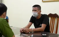 Khởi tố đối tượng không đeo khẩu trang, "thượng cẳng chân" với lực lượng phòng dịch