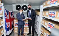 Việt Nam nhận 415.000 liều vaccine COVID-19 do Chính phủ Anh trao tặng