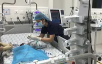 Can thiệp ECMO cứu sống trẻ sơ sinh hậu phẫu tim bẩm sinh phức tạp