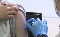 Nhật Bản xem xét tiêm kết hợp vaccine COVID-19