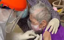 TP Hồ Chí Minh tiêm vaccine tại nhà cho người cao tuổi