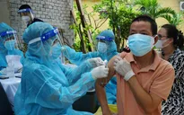TP Hồ Chí Minh tiêm vaccine COVID-19 lưu động cho người dân trong khu phong tỏa