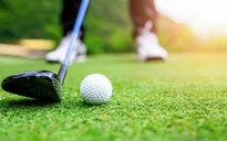 Tạm đình chỉ Phó Cục trưởng Cục Thuế đi đánh golf giữa mùa dịch