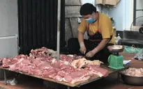 Hà Nội: Chợ đầu mối tạm đóng cửa vì có ca COVID-19, giá rau, thịt cá tăng