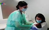 Mẹ tiêm vaccine hay mắc COVID-19 vẫn an toàn khi cho con bú