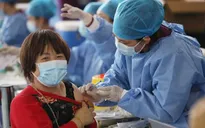 Trung Quốc cảnh báo người dân vẫn phải duy trì biện pháp bảo vệ dù đã tiêm vaccine