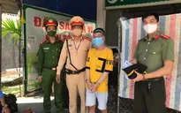 Bắt giữ đối tượng cầm gạch ném cán bộ kiểm soát dịch COVID-19 đòi "thông chốt"