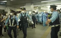 Tấn công bằng dao trên tàu ở Tokyo, ít nhất 10 người bị thương