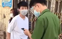 Nam thiếu niên chống đối, lăng mạ công an tại chốt kiểm dịch