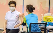 Hong Kong hoàn thành tiêm chủng vaccine COVID-19 cho 1/2 dân số