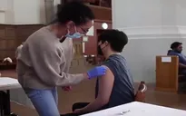 Pfizer đẩy nhanh sản xuất vaccine cho trẻ em