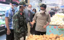 Phó Thủ tướng kiểm tra việc chuẩn bị hàng hoá của siêu thị tại TP Hồ Chí Minh