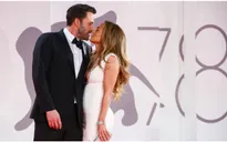 Jennifer Lopez, Ben Affleck ra mắt tại thảm đỏ Venice