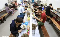 Hà Nội: Dịch "hạ nhiệt", Đống Đa cho phép hàng quán ăn uống phục vụ tại chỗ