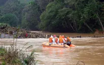 Quảng Ngãi: Kịp thời cứu 2 thanh niên bị nước lũ cuốn trôi