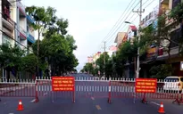 Người về từ vùng dịch trốn khai báo y tế, ăn nhậu và chơi game, cả khu phố bị phong tỏa