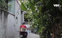 Những tình nguyện viên "cõng" loa đi tuyên truyền về COVID-19