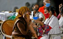Số ca mắc mới và tử vong giảm mạnh, một bộ phận người dân Ấn Độ bỏ tiêm vaccine mũi hai