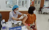 Đẩy nhanh tiến độ tiêm vaccine cho người dân "vùng đỏ" tại TP Hồ Chí Minh