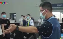 Tăng tốc tiêm vaccine, Trung Quốc tiếp tục kiểm soát chặt chẽ dịch bệnh