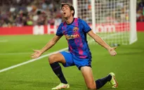 Bị cổ động viên la ó, sao Barcelona khóc trong phòng thay đồ