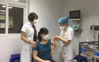 Thai phụ bị sốt sau tiêm vaccine COVID-19 có nên dùng thuốc?