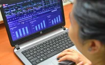 VN-Index nỗ lực chinh phục mốc 1.350 điểm