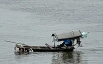 Thượng úy quân đội bất chấp hiểm nguy nhảy sông cứu cô gái bị đuối nước