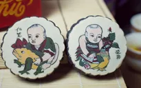 “Khoác áo mới” cho bánh Trung thu bằng tranh Đông Hồ