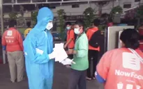 Quá tải test nhanh COVID-19 ở các trung tâm y tế do số lượng shipper tăng đột biến