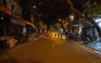 Phố Hàng Mã chặn chốt hai đầu, "thủ phủ" đồ chơi Trung thu ở Hà Nội vắng lặng