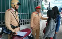 Đề xuất nâng gấp đôi tiền phạt người đi xe máy không đội mũ bảo hiểm