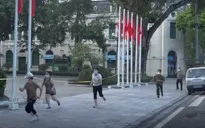 Tập thể dục, dắt chó đi dạo quanh hồ Hoàn Kiếm, 4 người phụ nữ bị phạt 8 triệu đồng