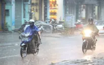 Bão số 7 gây gió giật cấp 11 khi vào vịnh Bắc Bộ, mưa lớn ở nhiều nơi