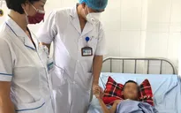 Ngã khi tập xe đạp, bé trai 10 tuổi bị vỡ khí quản