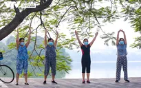 Hơn 2 tháng "bó gối", người dân Hà Nội phấn khởi ra đường tập thể dục trở lại