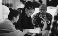 Rihanna nói về danh hiệu nữ tỷ phú: "Mỗi USD kiếm được tôi muốn trả lại"