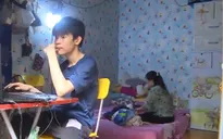 Gia đình nghèo xoay xở mua điện thoại, máy tính cũ để con học online năm học mới