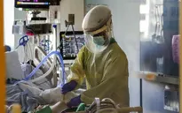 Số ca nhập viện tăng cao, các bệnh viện Mỹ khủng hoảng thiếu y tá