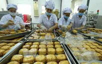 Bánh trung thu “thời COVID”: Thu hẹp sản xuất, mở quầy online!
