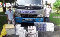 Vận chuyển hàng ngàn bao thuốc lá lậu bằng xe… luồng xanh