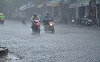 Mưa dông bao trùm Bắc Bộ và Trung Bộ, đề phòng lũ quét, sạt lở đất