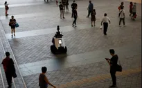 Singapore sử dụng robot để giám sát tuân thủ phòng dịch