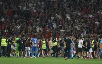 BTC Ligue 1 đưa ra án phạt cho vụ bạo loạn giữa Nice - Marseille